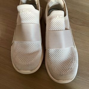 APL techbloom bliss sneakers cream size 9